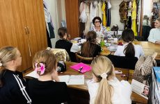 Беседа в образцовой студии моды «Галерея Люкс»